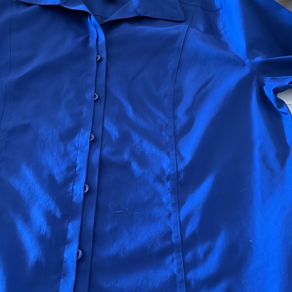 Chico’s No Iron Royal Blue Button Down Long Sleeved Button Cuff Shirt 2 - Picture 10 of 15